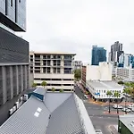 The Rose 707: Top Floor Modern City Apartment
