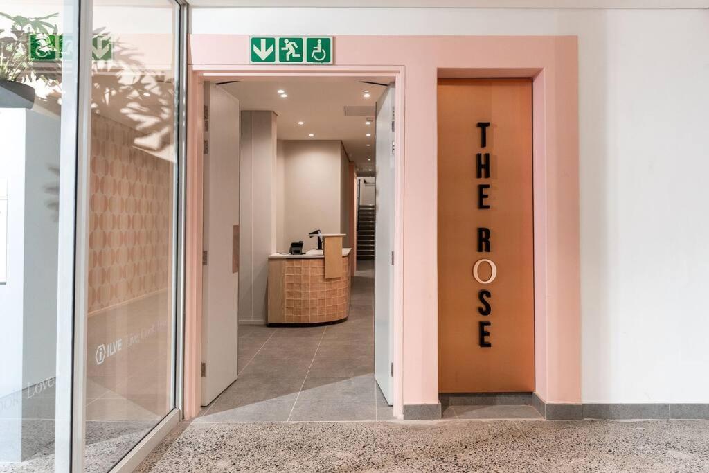 The Rose 707: Floor Modern Cape Town