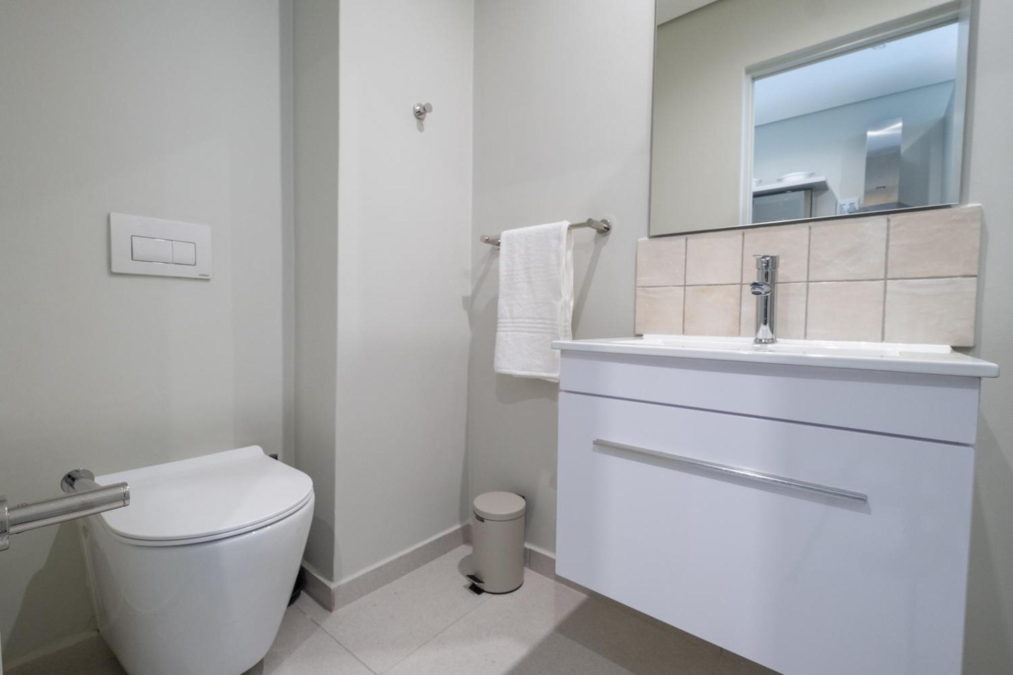 Apartment The Rose 707: Floor Modern Cape Town