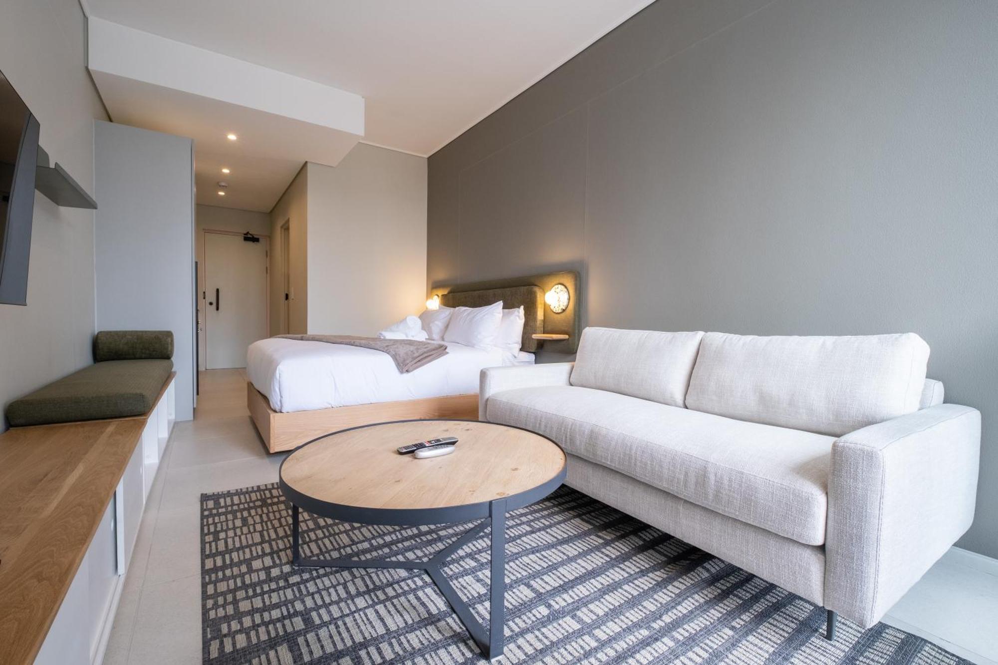 The Rose 707: Floor Modern *