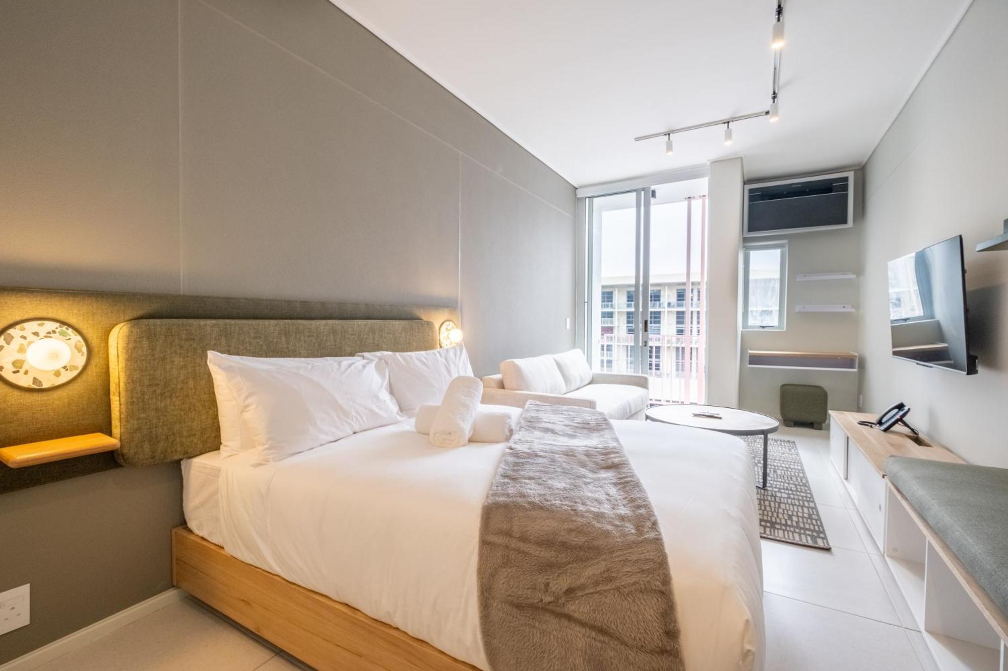 The Rose 707: Floor Modern