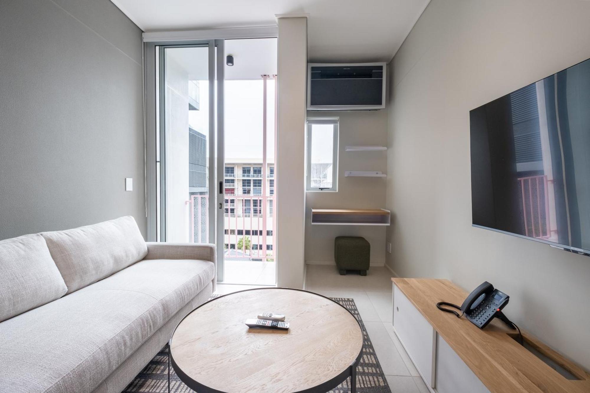The Rose 707: Floor Modern