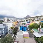 The Rose 707: Top Floor Modern City Apartment